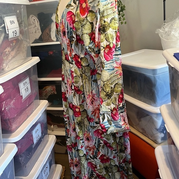 Floral V-Neck Maxi Dress - Picture 3 of 7